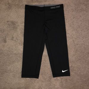 Nike Pro Dri-fit cropped women’s pants